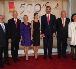 Fotografía de grupo de Sus Altezas Reales los Príncipes de Asturias junto al gobernador de Florida y su esposa, el ministro de Asuntos Exteriores y de